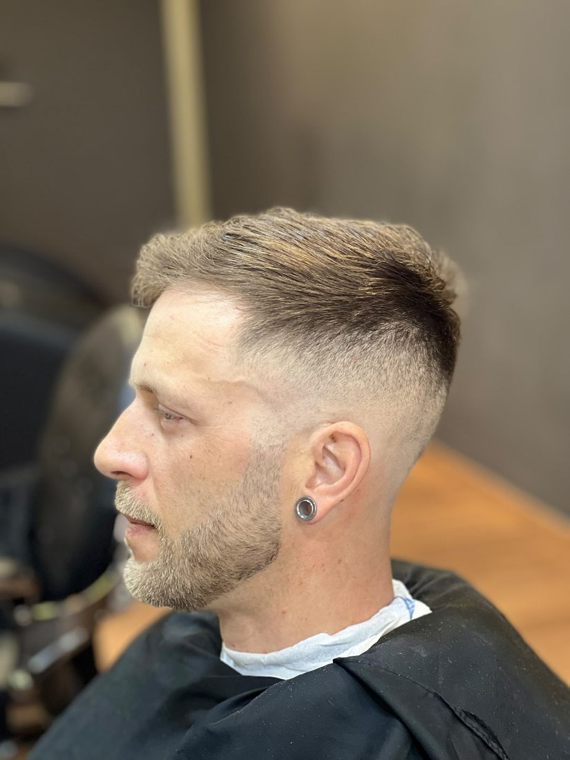 Strakke skin fade met verzorgde baard