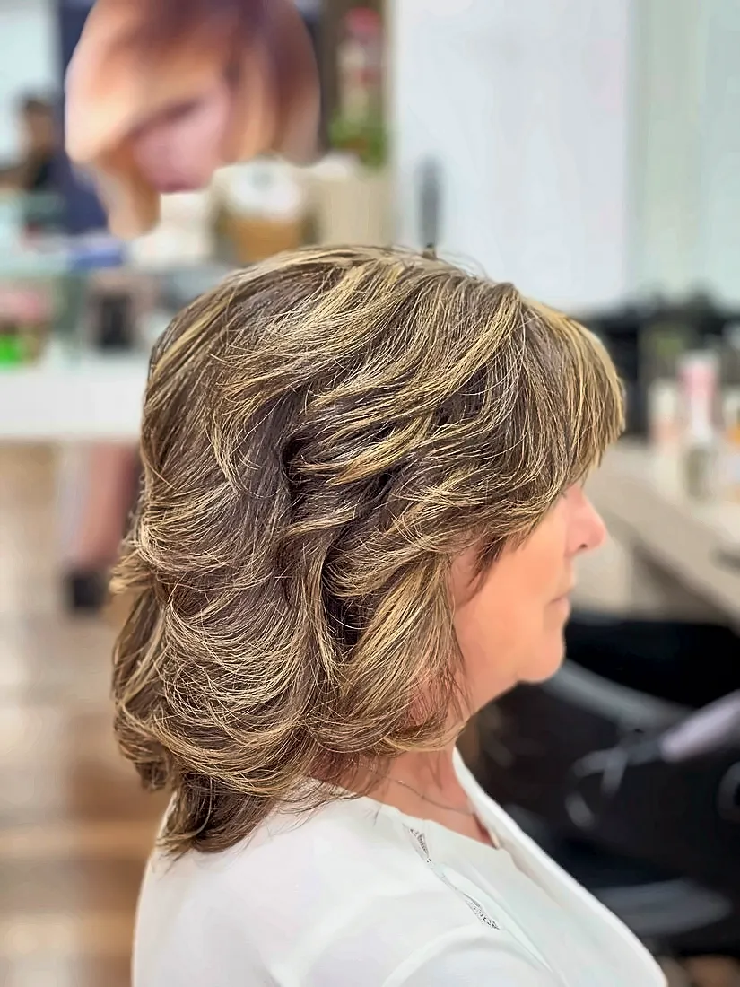 Dameskapsel met brushing en lokken bij Kapsalon Luvion in Zottegem